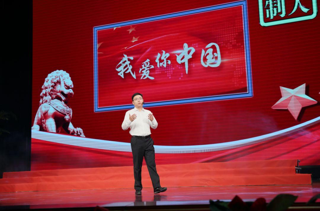 救援秀气的男孩