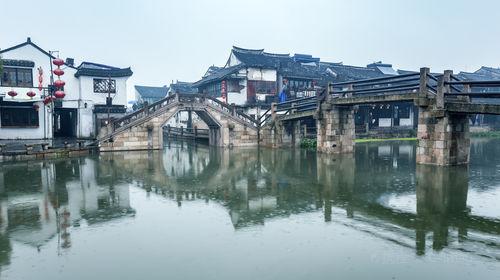 迪拜王储妃谢克哈娘家人实力爆出,宫外豪宅堪比皇宫,同父异母妹妹是画家