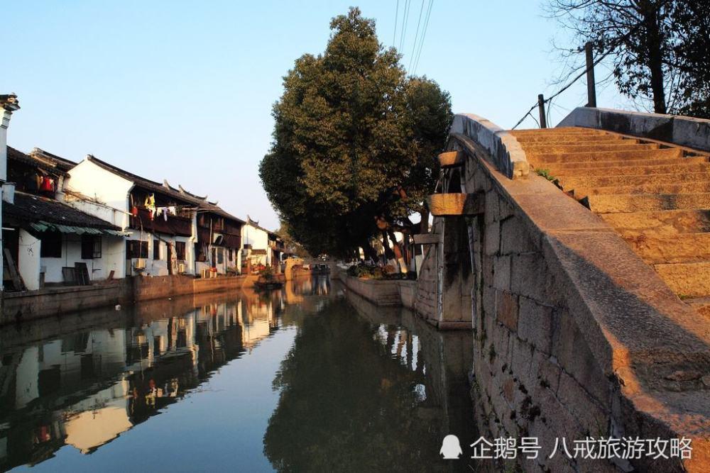 刘浩存真不适合大浓妆,她画浓妆直接显老20岁,还不如素颜漂亮