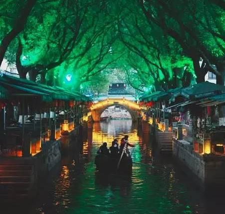 卡通红色汽车拼图